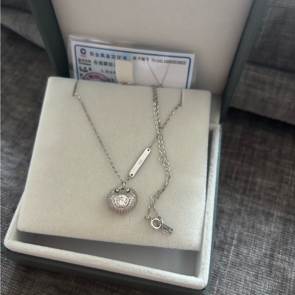Elegant Silver Heart Pendant Necklace
